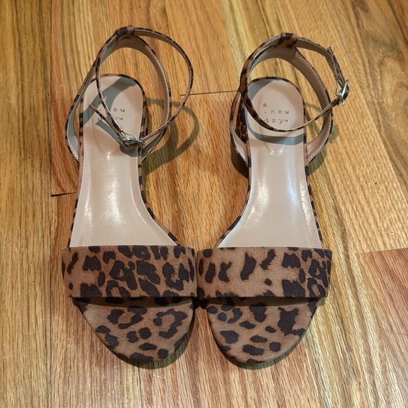 A New Day cheetah print sandals size 6.5 - Picture 2 of 7